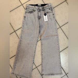 On Trend Light Gray Saige Jeans Size 11